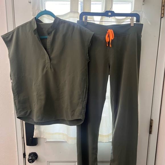 Figs Moss Green pant - Picture 2 of 4